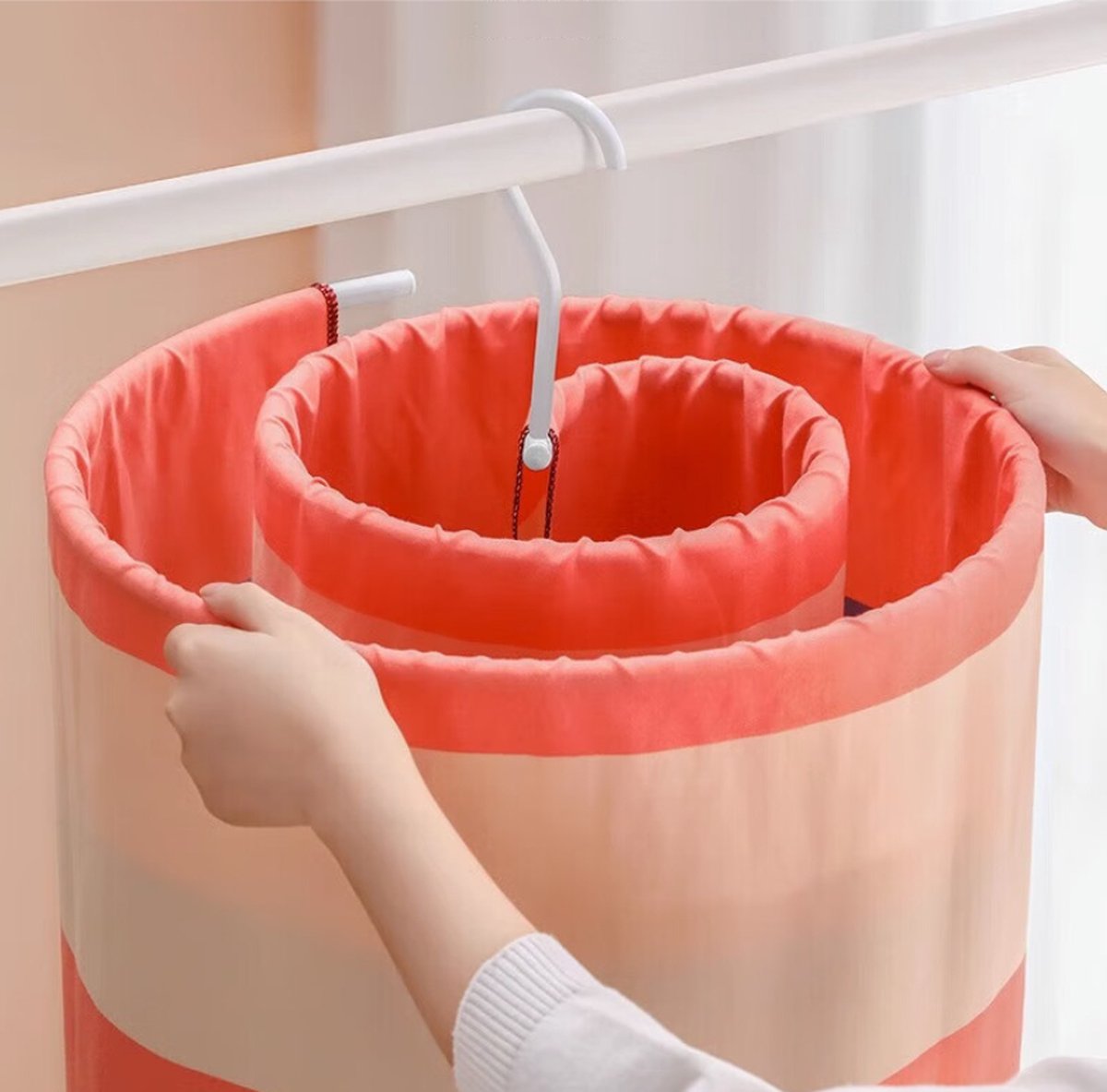 Spiral Hanger - Diameter 45cm - Drying Function - Duvet Cover Hanger - Multifunctional Storage - Spiral Quilt Drying Rack - Space-Saving Hangers for Sheets Bedspreads Coverlets Mattresses Tablecloths Sofa Covers Blankets Scarves Capes - White - 1 Piece