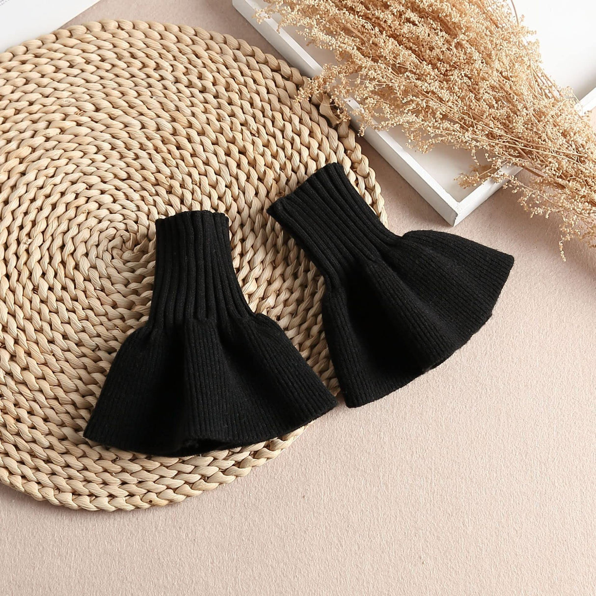 Two pairs Knitted yarn cuffs for autumn and winter, warm accessories, elastic base, decorative fake sleeves(black)