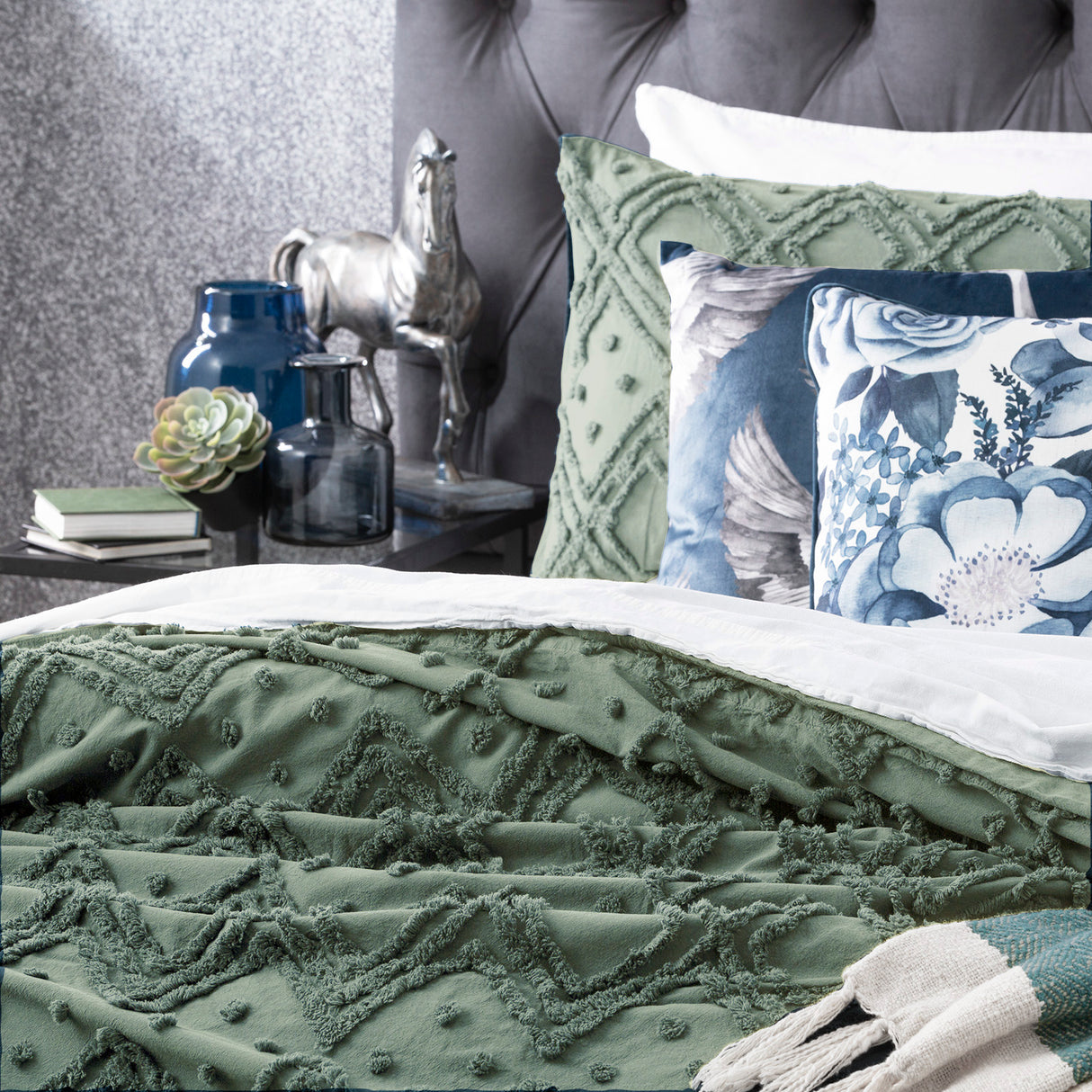 Medallion Sage Cotton Vintage Washed Tufted King Quilt Cover set by Park Avenue